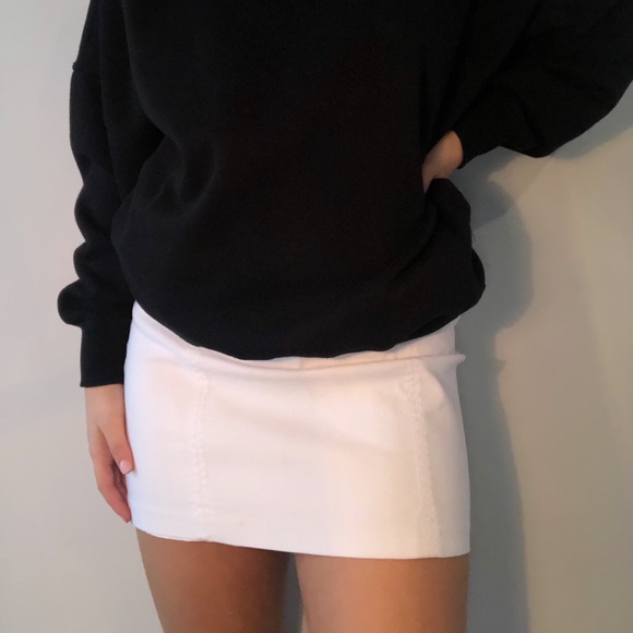 WHITE BASIC MINI SKIRT - Picture 2 of 3